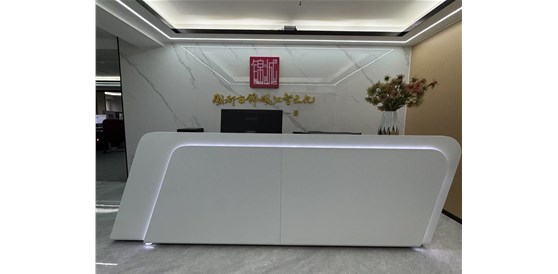 集體慶生暖人心，創(chuàng)意設(shè)計顯溫情